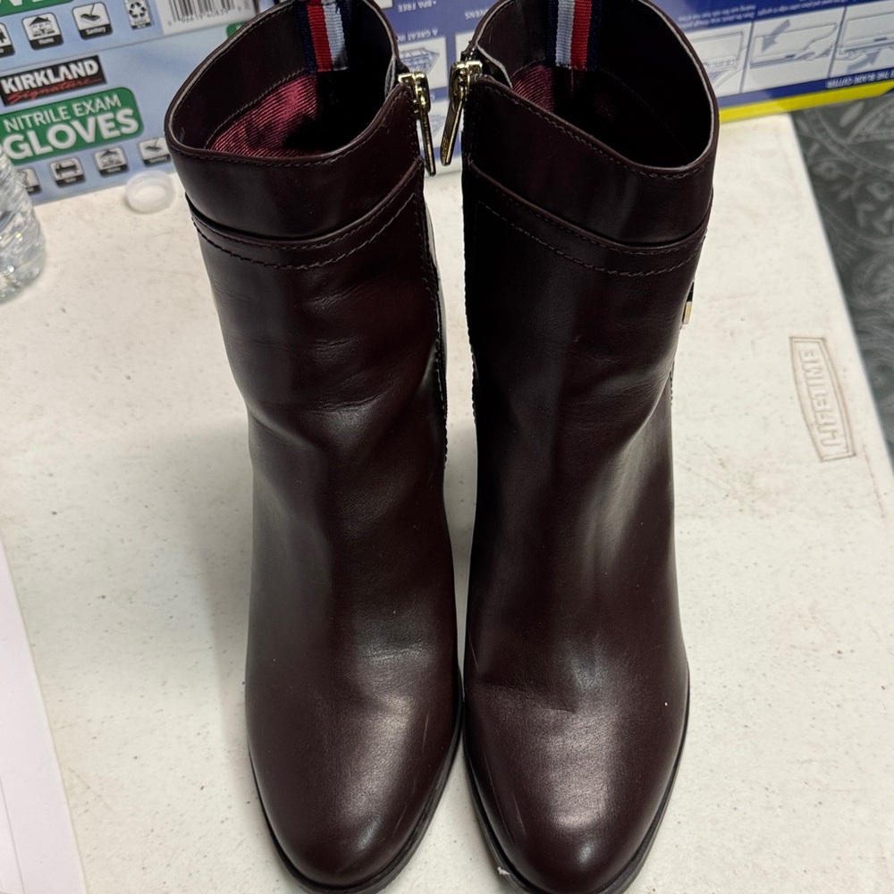 Tommy Hilfiger Elegant Burgundy Ankle Boots